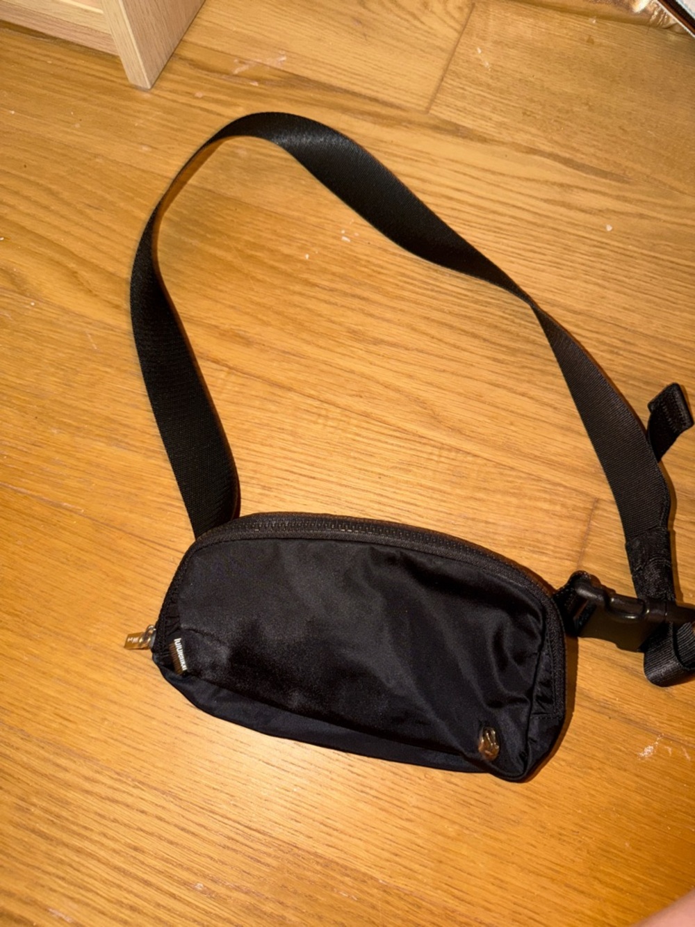 lululemon athletica Black Compact Belt Bag with Mesh Organizer